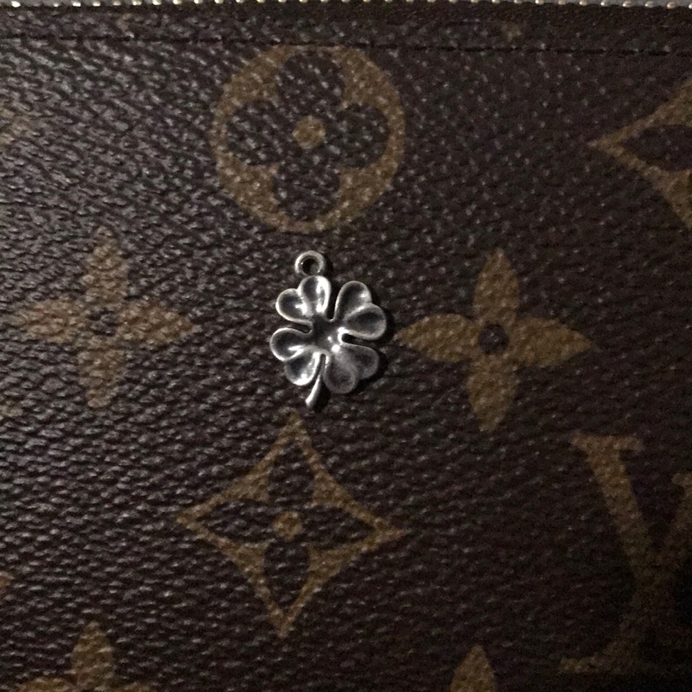 4 leaf lucky🍀 charm